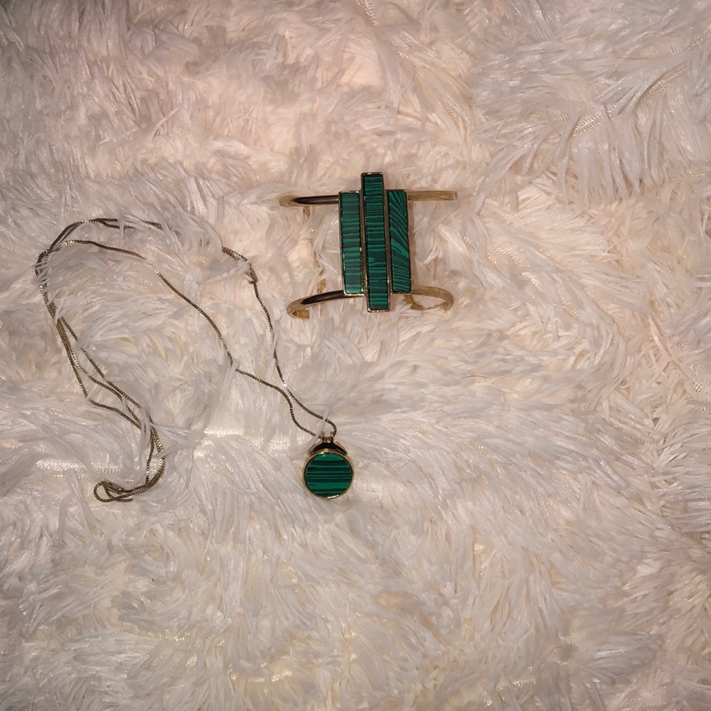 Revivable necklace-green-blue-gold and bracket